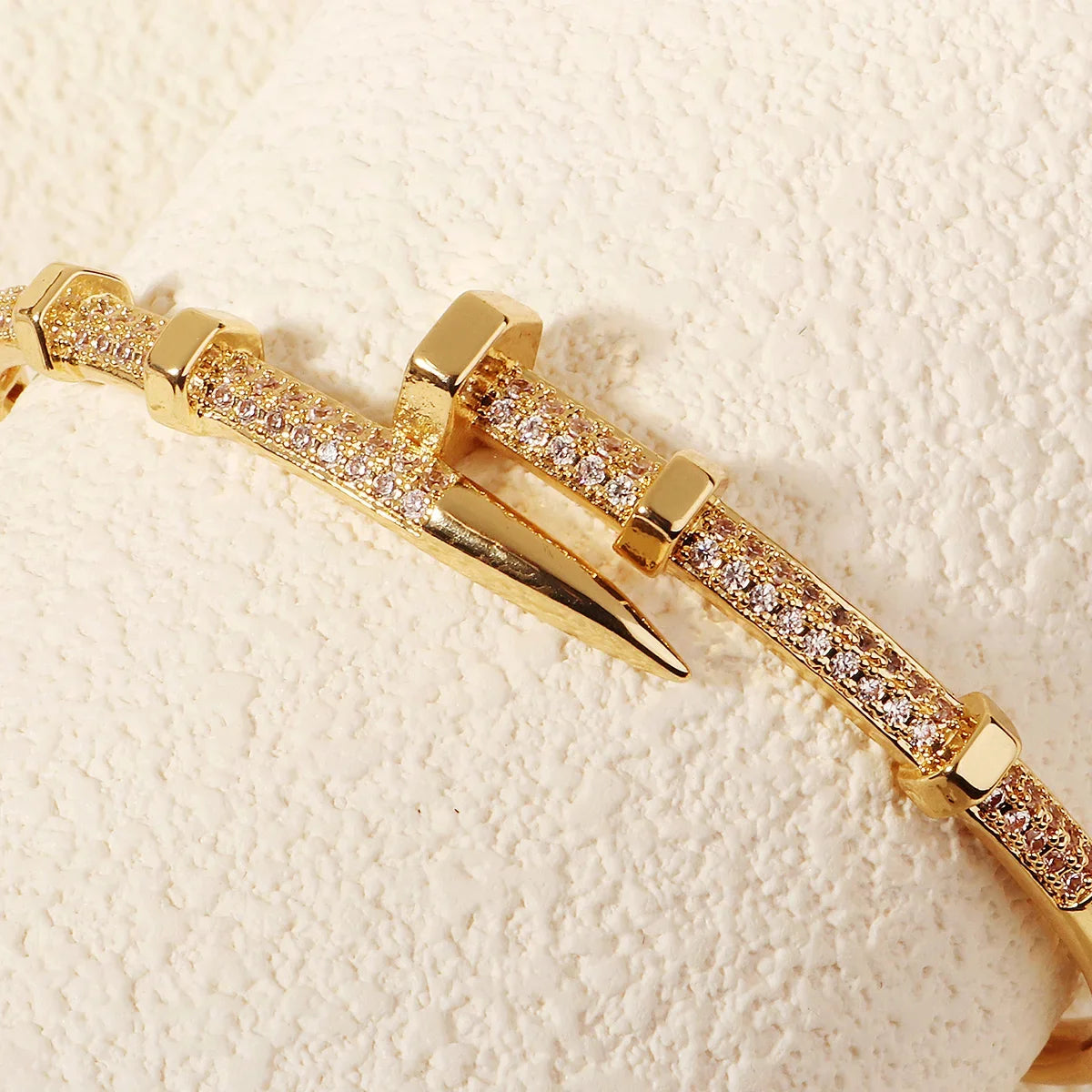 Pulsera Tornillo Luz de Hierro